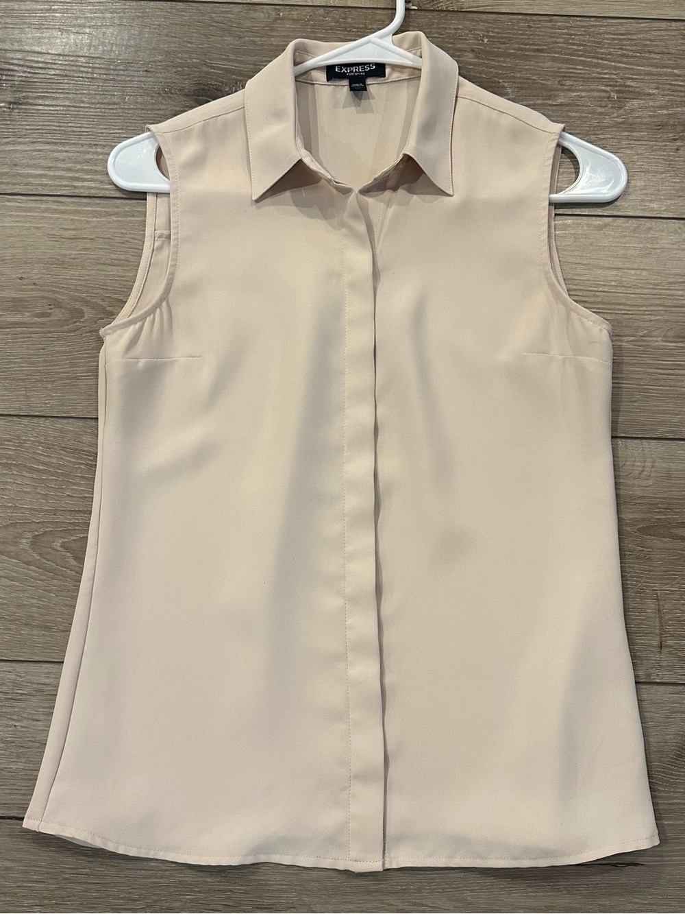 Express Sleeveless Button-Front Blouse with Collar in Light Pink Beige XXS